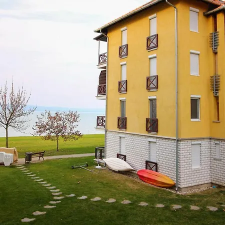 399 - Modern Szallas, Vizparti Apartmanban