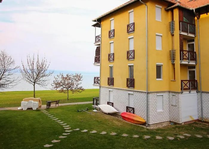 399 - Modern Szállás, Vízparti Apartmanban